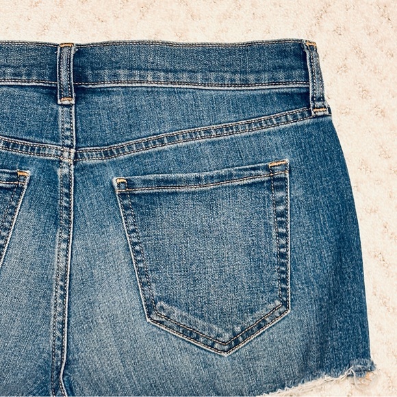 Old Navy Boyfriend Distressed Denim Shorts Womens Size 4 Blue Jean Festival Fun - Picture 10 of 10